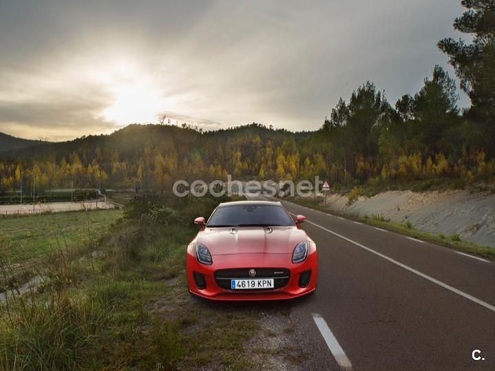 Usado Jaguar F-Type R-Dynamic 380 CV (279 kW) 2018 Rojo Coupe