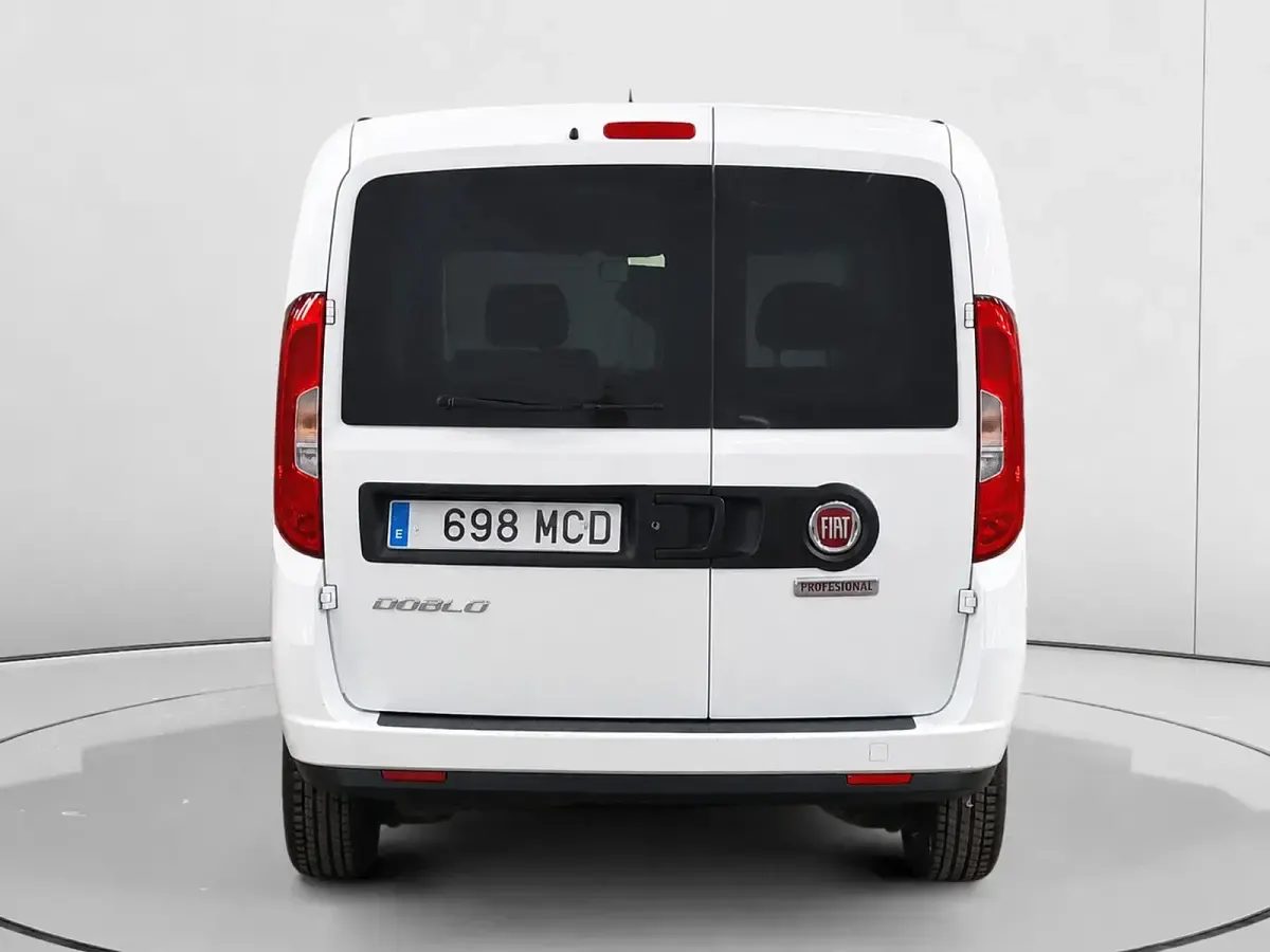 Usado Fiat Doblò 90 CV (66 kW) 2022 Blanco Monovolumen