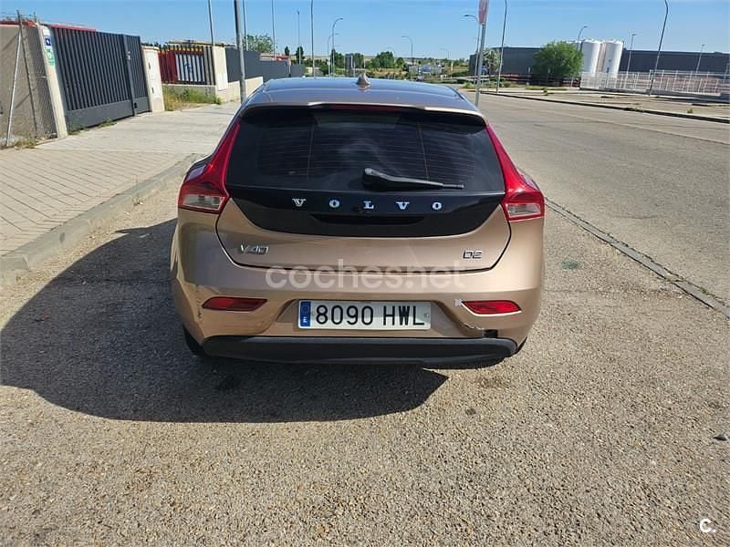 Usado Volvo V40 Kinetic 115 HP (84 kW) 2014 Bege Sedan
