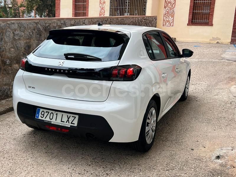 Usado Peugeot 208 Allure 100 CV (73 kW) 2022 Blanco Utilitario