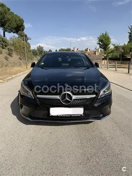 Usado Mercedes CLA200 Shooting Brake 136 CV (100 kW) 2018 Negro Familiar