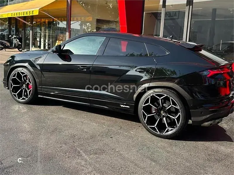 Usado Lamborghini Urus 666 CV (489 kW) 2023 Negro SUV