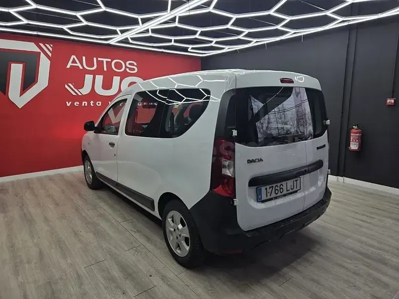 Usado Dacia Dokker Essentiel 95 CV (69 kW) 2020 Blanco Monovolumen