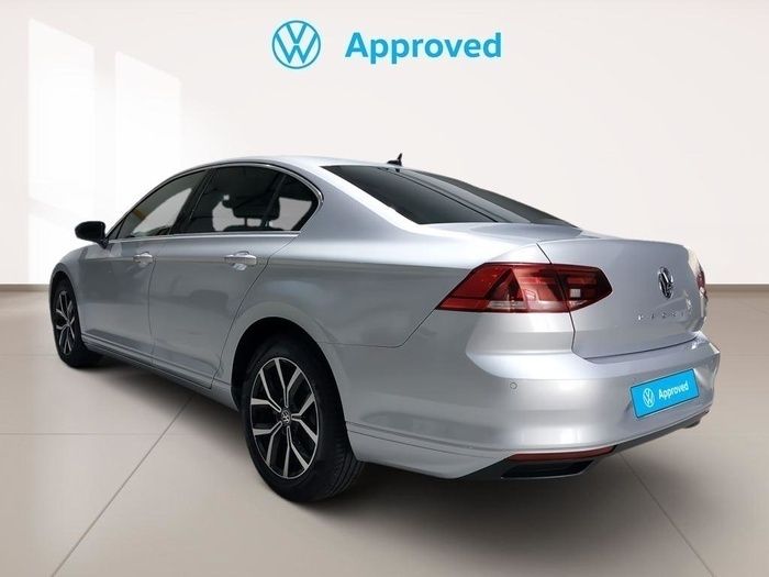 Gris plata Usado 2020 VW Passat Executive Berlina | 21.300 € (Caro) - Imagen 1/4
