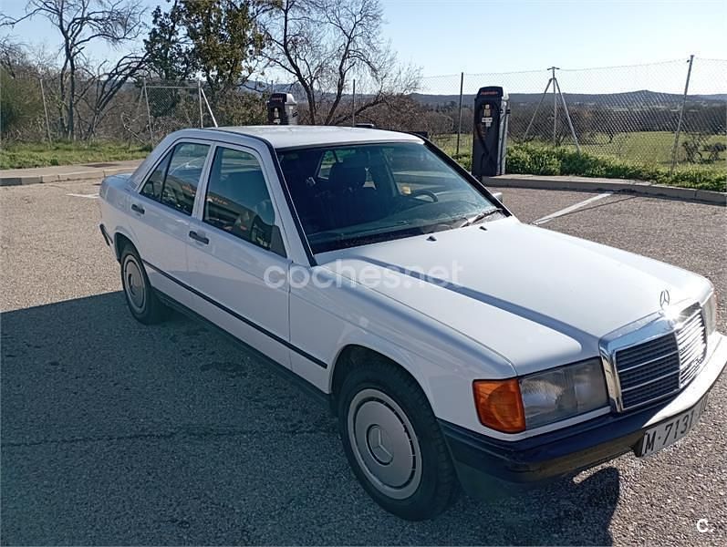Usado Mercedes 190 126 CV (92 kW) 1987 Blanco Berlina