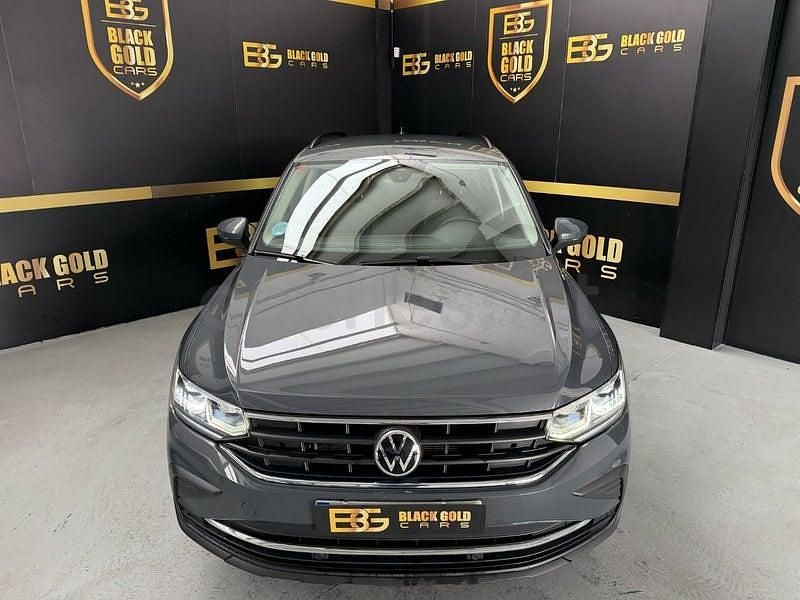 Usado VW Tiguan Life 150 CV (110 kW) 2021 Gris / plata SUV