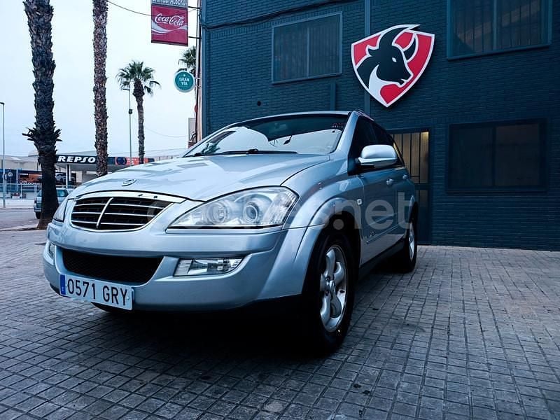 Gris / plata Usado 2009 Ssangyong (KGM) Kyron Limited SUV | 4900 € (Precio justo) - Imagen 1/4