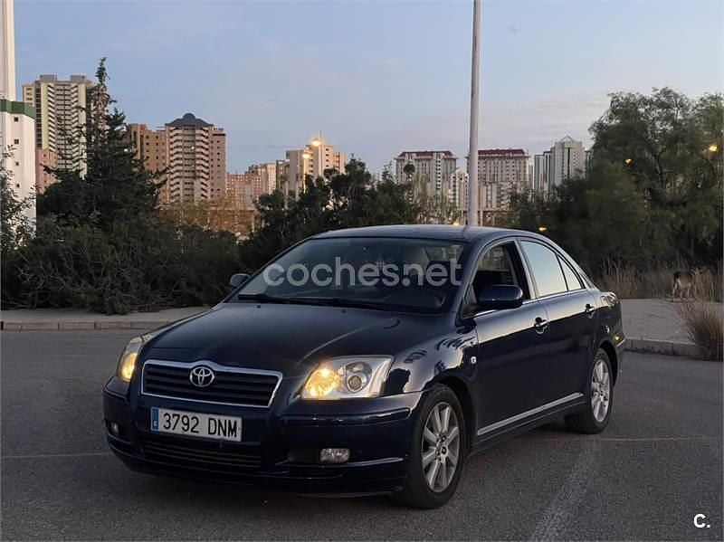 Usado Toyota Avensis Sol 129 CV (94 kW) 2006 Azul Berlina