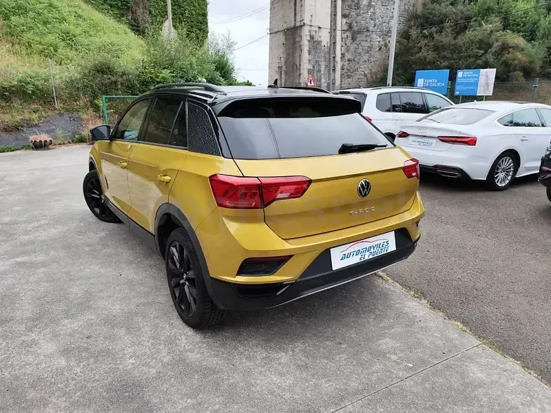 Usado VW T-Roc Sportline 150 CV (110 kW) 2021 Amarillo SUV