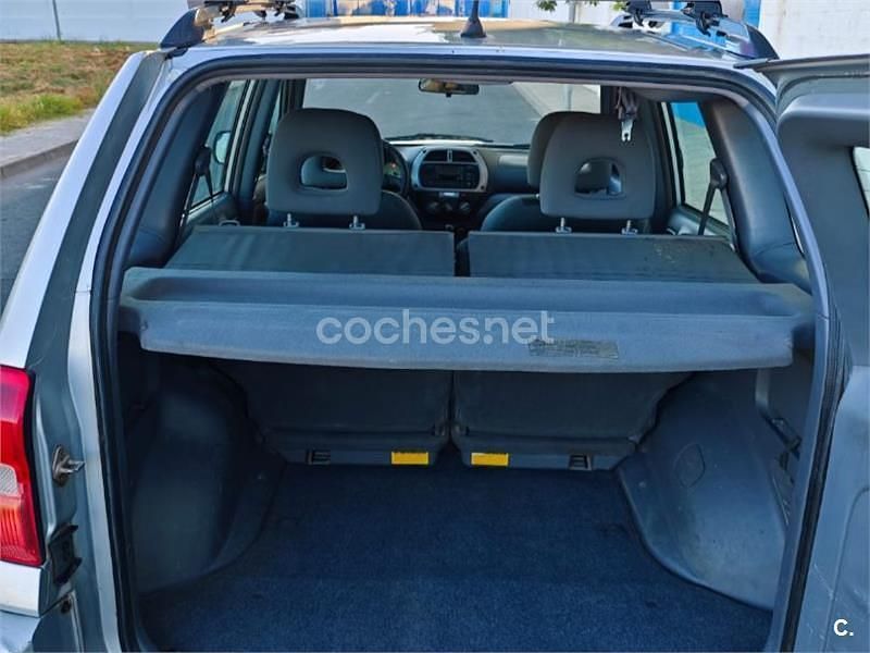 Gris / plata Usado 2002 Toyota RAV4 Sol SUV | 4999 € (Precio justo) - Imagen 1/4