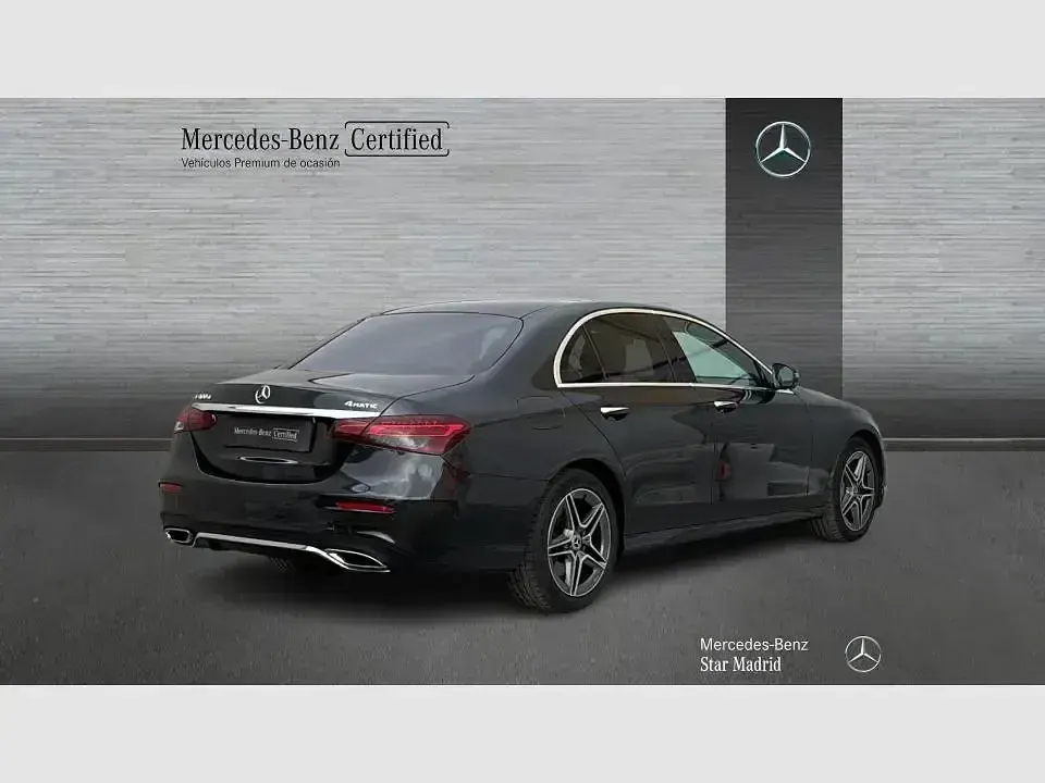Usado Mercedes E400 AMG line 330 CV (242 kW) 2022 Gris Berlina