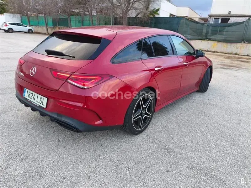 Usado Mercedes CLA200 Shooting Brake 150 CV (110 kW) 2021 Rojo Familiar