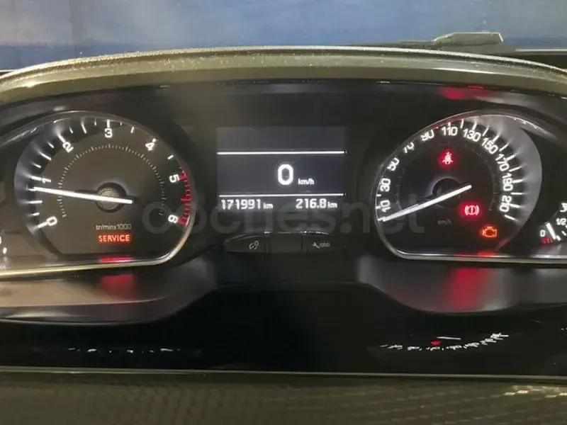 Usado Peugeot 2008 Active 100 CV (73 kW) 2015 Blanco SUV
