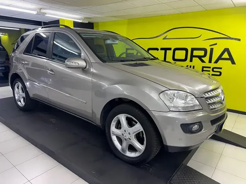 Usado Mercedes ML320 224 CV (164 kW) 2008 Beige SUV