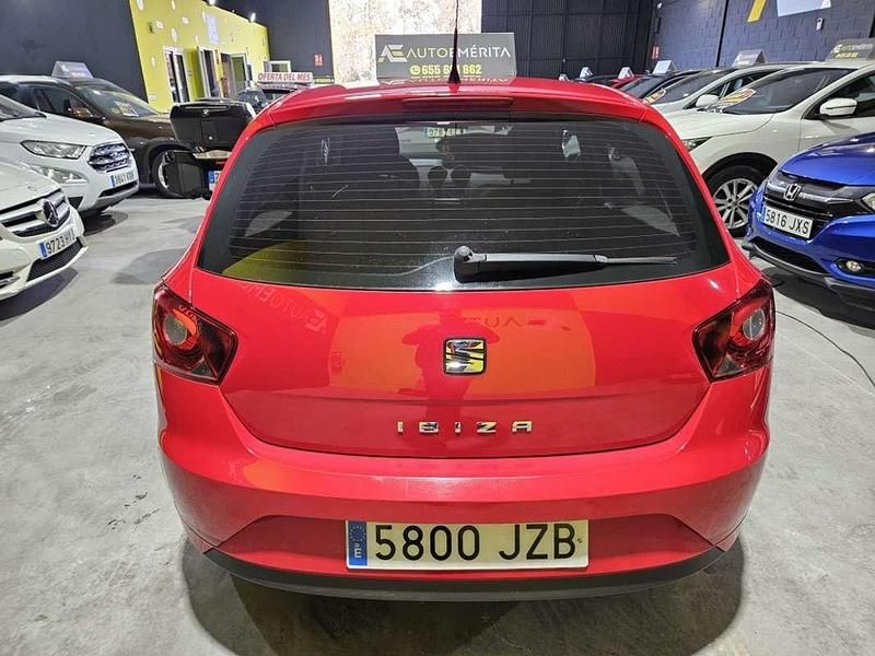 Usado Seat Ibiza Style 75 CV (55 kW) 2017 Rojo Utilitario