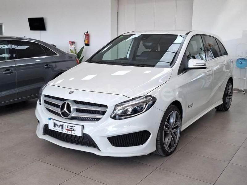 Blanco Usado 2016 Mercedes B200 AMG line Monovolumen | 19.199 € (Un poco caro) - Imagen 1/4