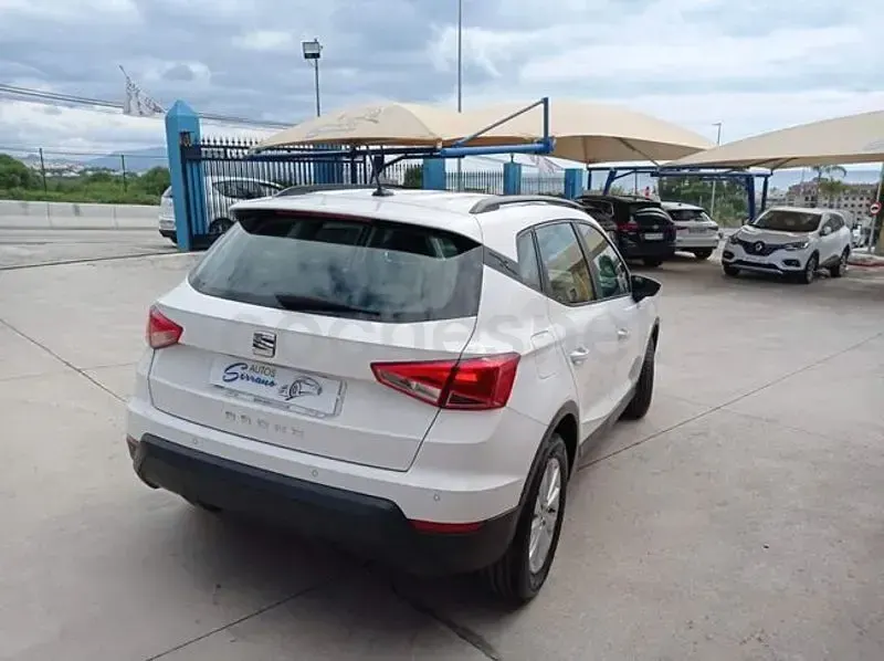 Usado Seat Arona Style 110 CV (80 kW) 2021 Blanco SUV