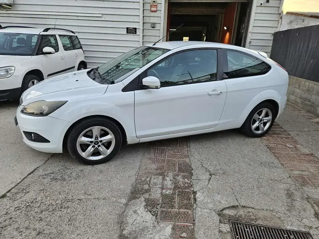 Usado Ford Focus Trend 116 CV (85 kW) 2010 Blanco Utilitario