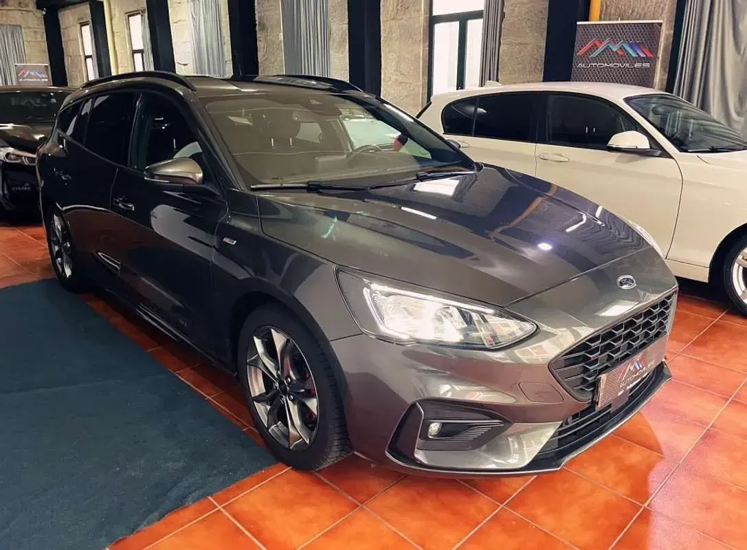 Usado Ford Focus ST-Line 155 CV (114 kW) 2021 Gris Familiar