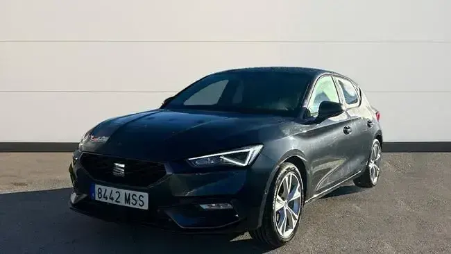 Usado Seat Leon FR 110 CV (80 kW) 2024 Gris / plata Berlina