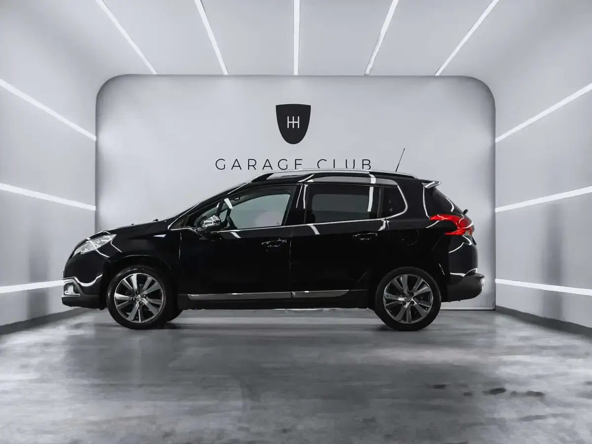 Usado Peugeot 2008 Allure 92 CV (67 kW) 2015 Negro SUV