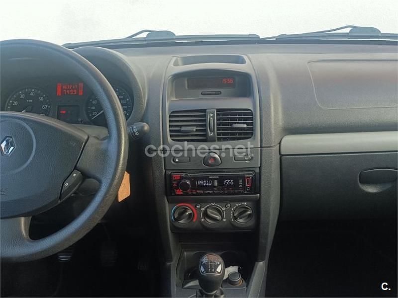 Usado Renault Clio II Campus 75 CV (55 kW) 2007 Gris / plata Berlina