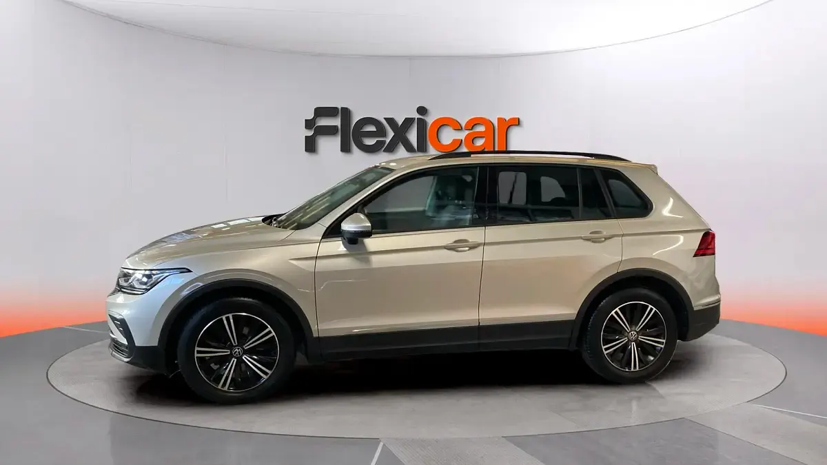 Usado VW Tiguan Life 150 CV (110 kW) 2024 Gris SUV