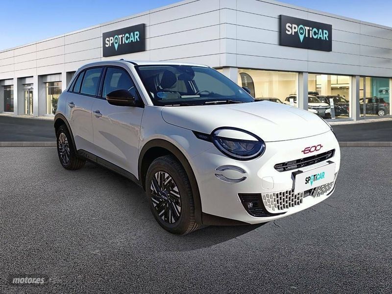 Usado Fiat 600E Red 114 kW (156 CV) 2023 Blanco SUV