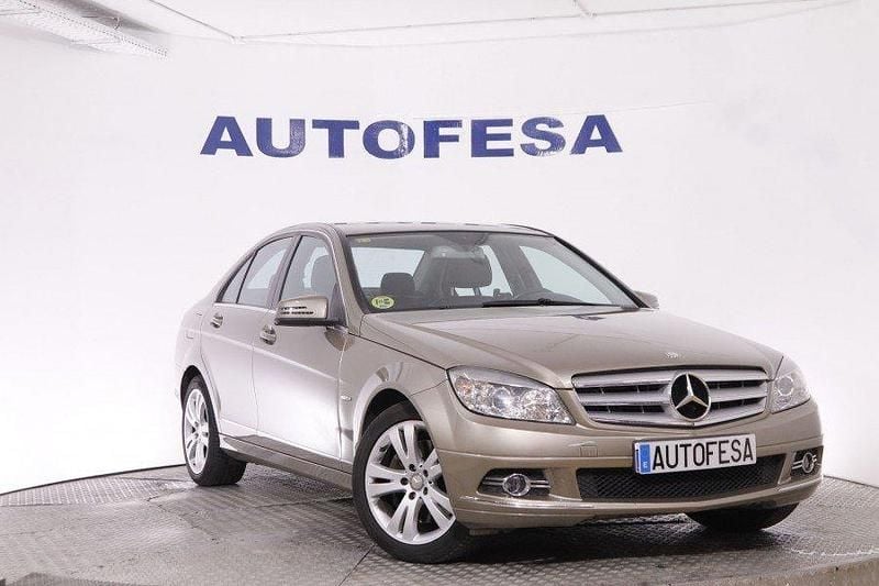 Usado Mercedes C320 224 CV (164 kW) 2009 Champagne Berlina