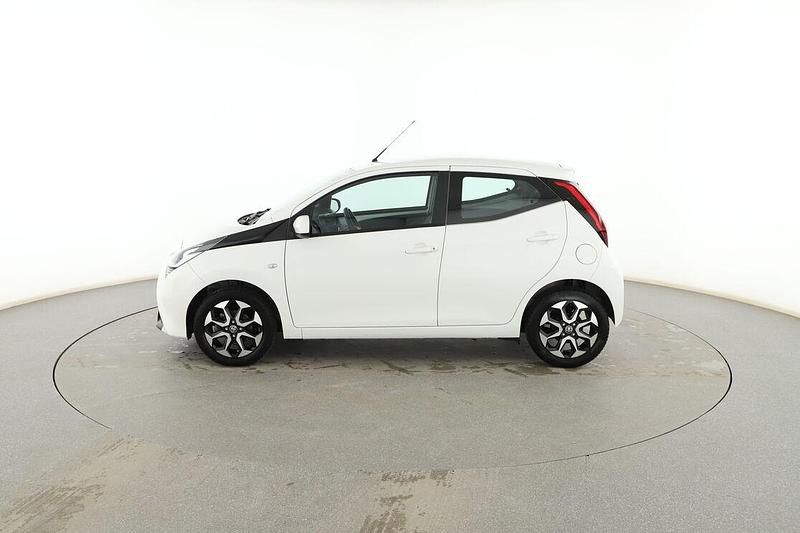 Usado Toyota Aygo X-play 72 CV (52 kW) 2022 Blanco Utilitario
