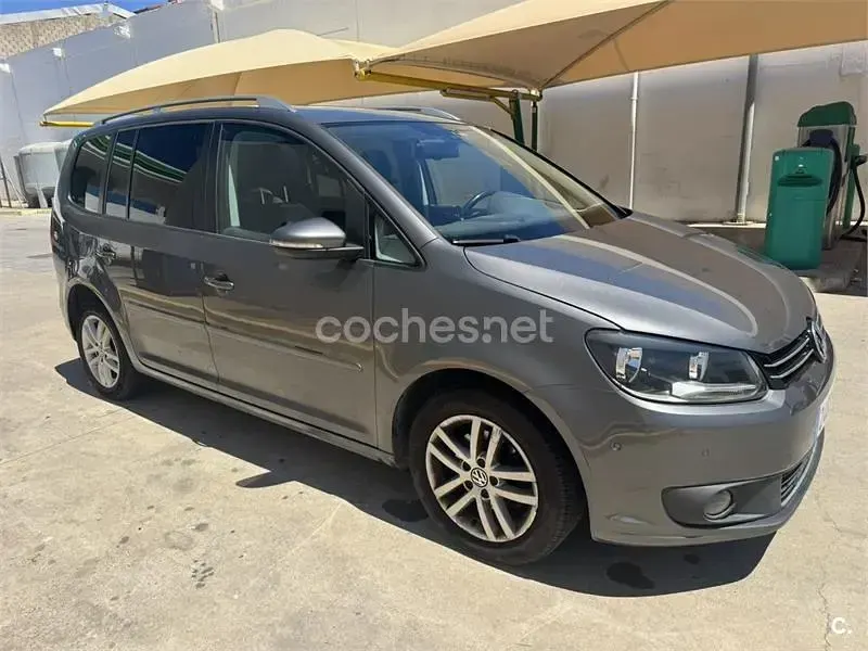 Usado VW Touran Edition 105 CV (77 kW) 2012 Gris / plata Monovolumen