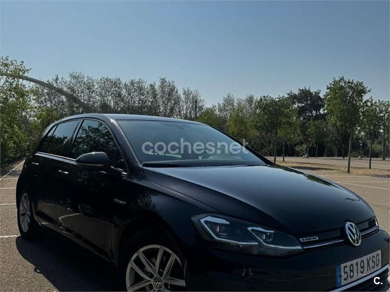 Negro Usado 2018 VW Golf VII Advance Familiar | 18.200 € (Un poco caro) - Imagen 1/4