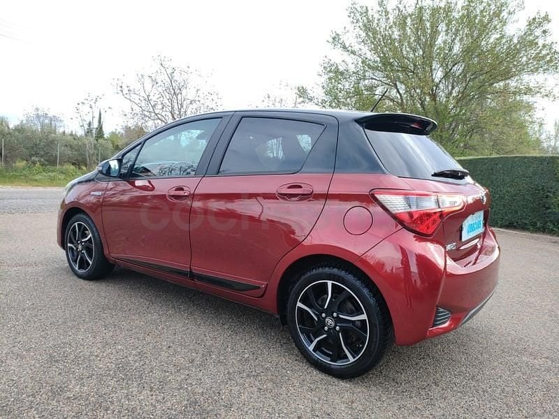 Usado Toyota Yaris Hybrid Edition 100 CV (73 kW) 2017 Rojo Berlina
