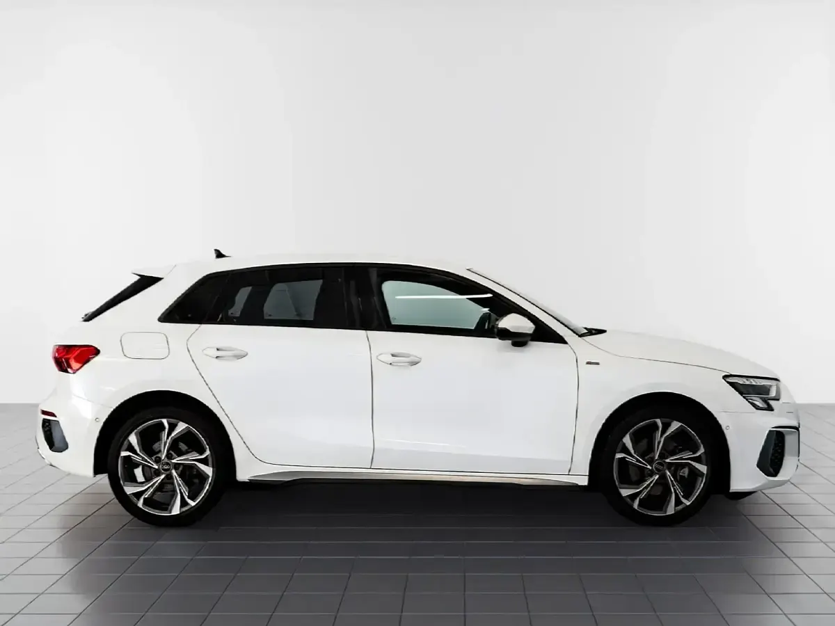 Usado Audi A3 Sportback e-tron S-Line 204 CV (150 kW) 2023 Blanco Utilitario