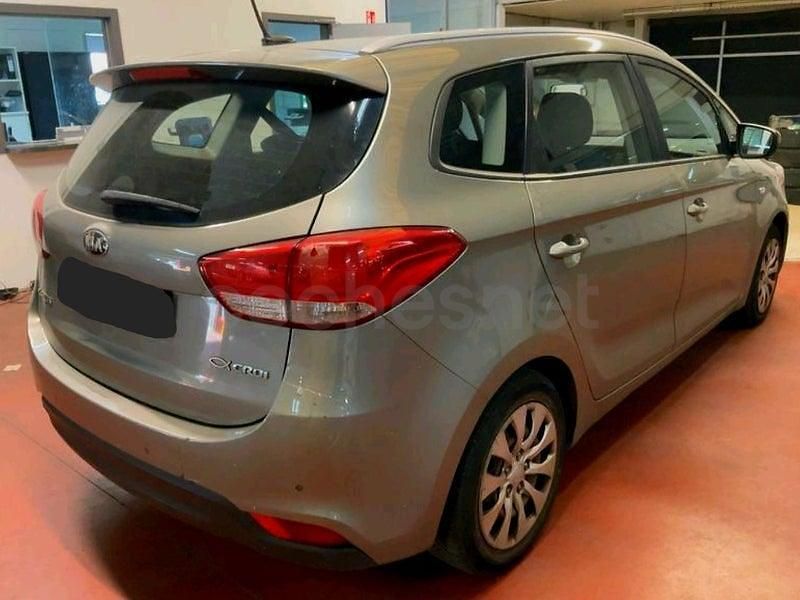 Usado Kia Carens 136 CV (100 kW) 2014 Gris / plata Monovolumen