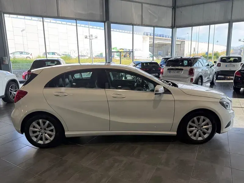 Usado Mercedes A180 Style 122 CV (89 kW) 2014 Blanco Utilitario