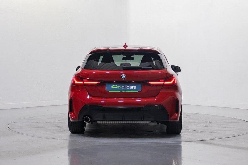 Usado BMW 118 140 CV (102 kW) 2019 Rojo Utilitario
