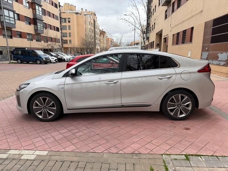Usado Hyundai Ioniq 141 CV (103 kW) 2019 Gris / plata Utilitario
