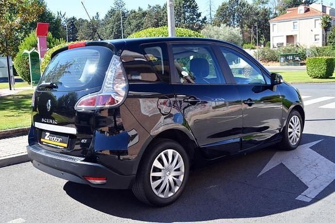 Usado Renault Scénic III Expression 95 CV (69 kW) 2013 Negro Monovolumen
