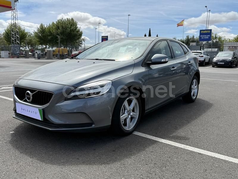 Gris / plata Usado 2018 Volvo V40 Momentum Familiar | 16.790 € (Precio justo) - Imagen 1/4