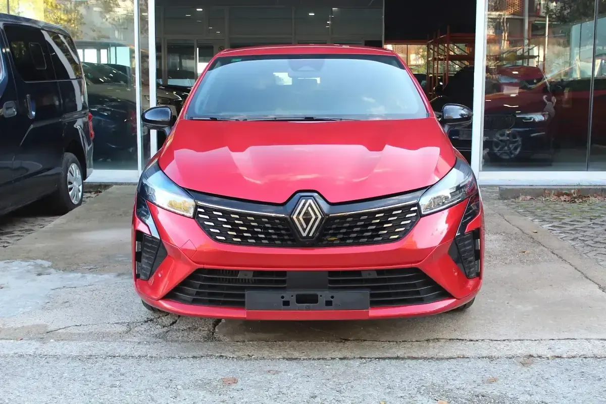 Usado Renault Clio V Techno 90 CV (66 kW) 2024 Rojo Utilitario