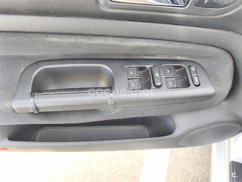 Usado VW Bora Conceptline 100 CV (73 kW) 2002 Gris / plata Berlina