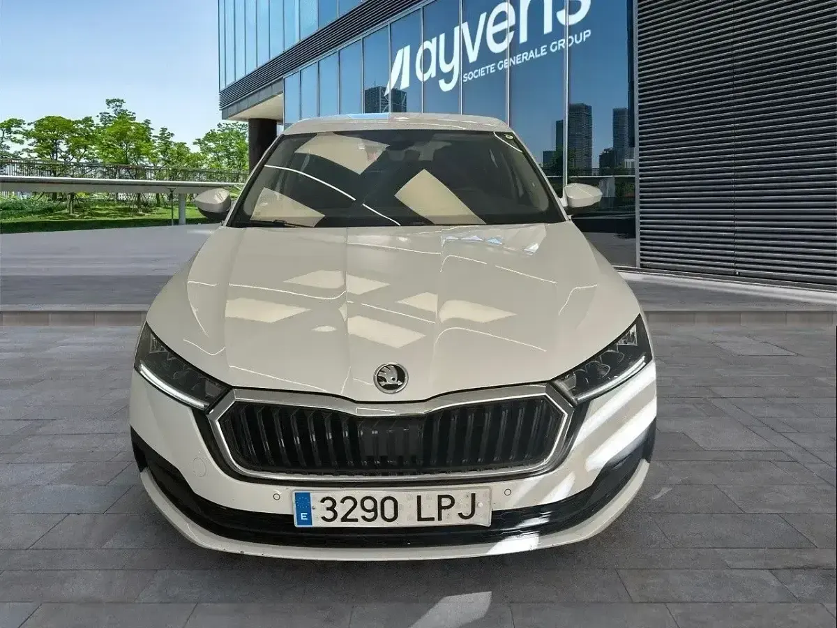 Usado Skoda Octavia Ambition 115 CV (84 kW) 2021 Blanco Berlina