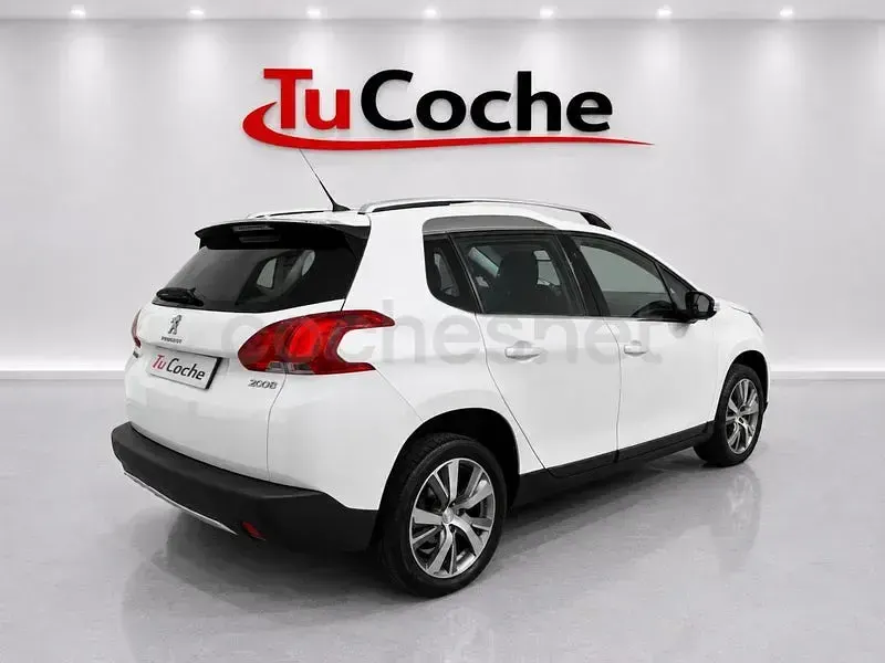 Usado Peugeot 2008 Allure 120 CV (88 kW) 2015 Blanco SUV