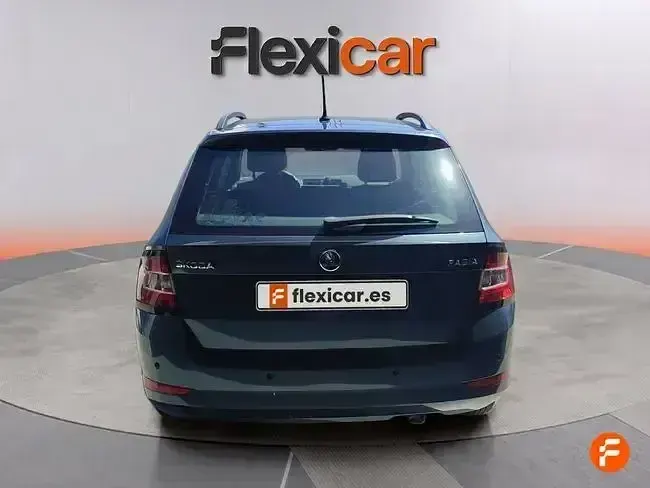 Usado Skoda Fabia Active 95 CV (69 kW) 2019 Azul Utilitario