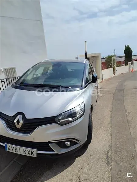 Usado Renault Scénic LIMITED 140 CV (102 kW) 2019 Gris / plata Monovolumen