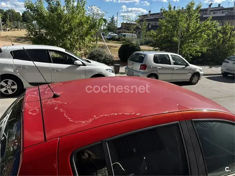 Usado Renault Clio II Dynamique 105 CV (77 kW) 2005 Rojo Berlina
