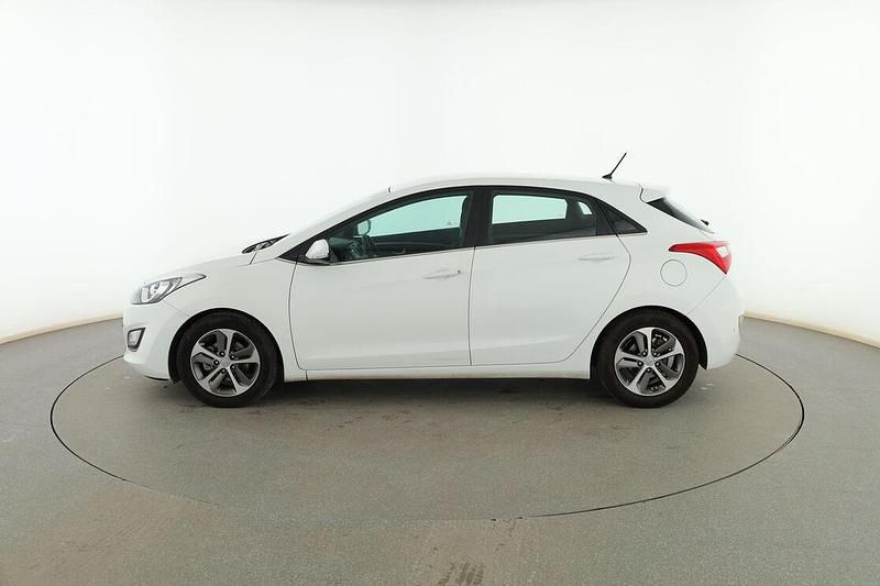 Usado Hyundai i30 100 CV (73 kW) 2015 Blanco Berlina