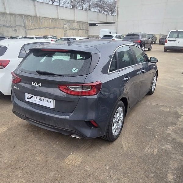 Usado Kia Ceed 100 CV (73 kW) 2021 Gris / plata Utilitario