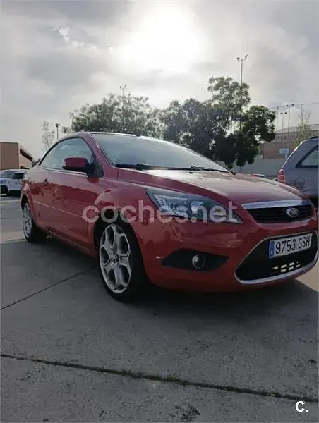 Usado Ford Focus Cabriolet Titanium 136 CV (100 kW) 2009 Rojo Descapotable
